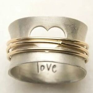 NWT Hollow Heart Band Ring